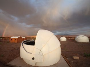 Obserwatorium na pustyni Atacama (Źródło: Alain Maury)